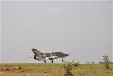 資料圖:出口尼日利亞的殲7戰斗機 資料圖:出口尼日利亞的殲7戰斗機