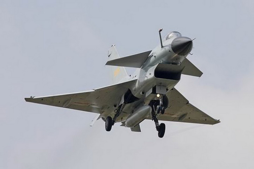 資料圖:殲10戰斗機 資料圖:殲10戰斗機