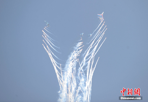 俄羅斯“勇士”戰機耍絕活獻技珠海航展 俄羅斯“勇士”戰機耍絕活獻技珠海航展