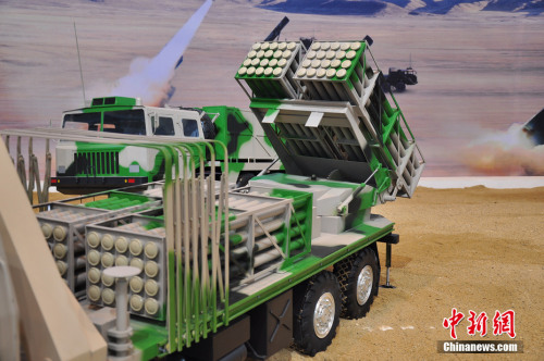 中國“衛士”系列遠程多管火箭武器系統集中亮相珠海航展。 中國“衛士”系列遠程多管火箭武器系統集中亮相珠海航展。