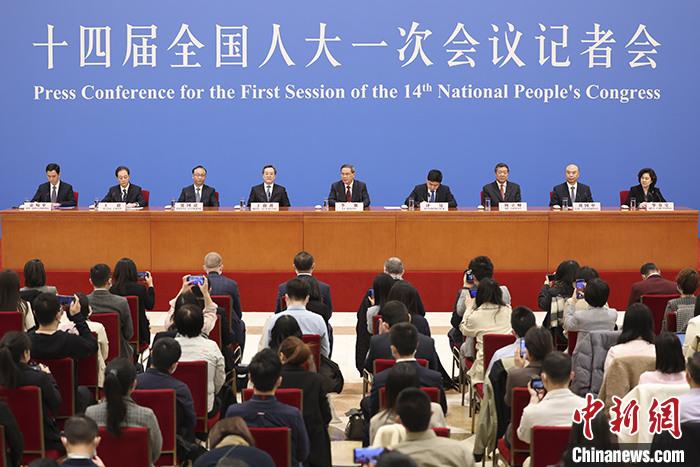 國務(wù)院總理李強(qiáng)出席記者會并回答中外記者提問