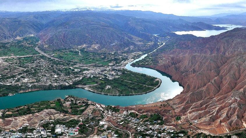 航拍黃河上游夏日風光旖旎山河壯麗