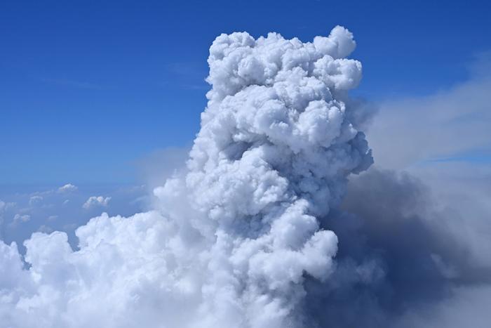 日本新燃岳火山噴發 火山灰柱高達5000米