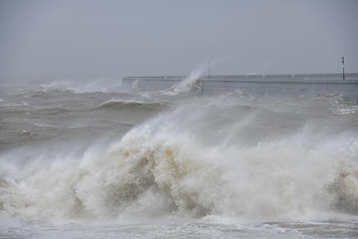 強臺風(fēng)逼近 ?？诟浇Ｓ蛳凭蘩?>
     <p>強臺風(fēng)逼近 ?？诟浇Ｓ蛳凭蘩?/p>
</a><a href=