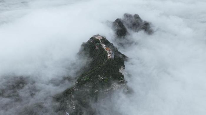 河南焦作：云海漫卷神農山