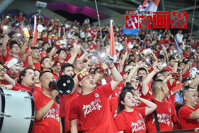 “蘇超”的另一半 是看臺上的他們