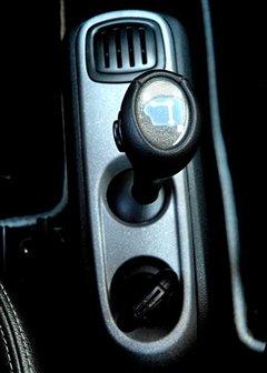 節(jié)能環(huán)保先鋒 試駕2011款電動(dòng)版smart