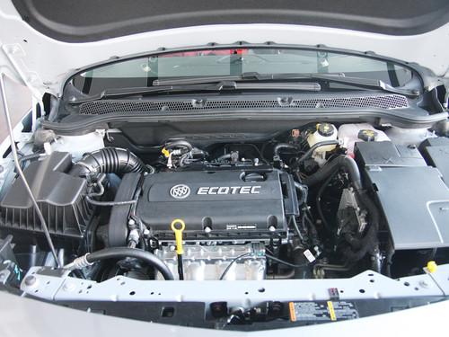 實拍運動性感兩廂車 靜態體驗別克英朗