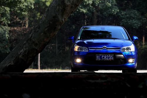 試駕雪鐵龍C4 VTS轎跑車