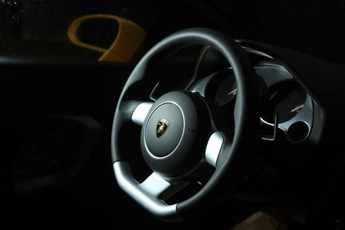 風馬牛也相及 對比試駕法拉利/蘭博基尼