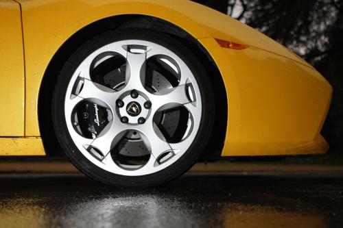 風馬牛也相及 對比試駕法拉利/蘭博基尼