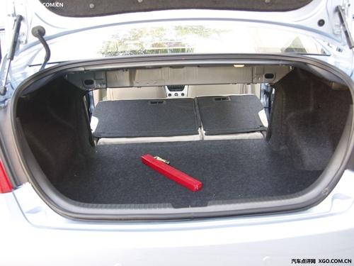 都是自主佼佼者 榮威350對比奔騰B50