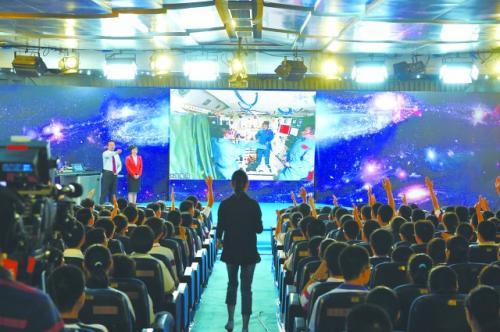 20�����磬���Ї�(gu��)�����W(xu��)�����ЌW(xu��)̫�����n�����n�ã��W(xu��)�����e������T����ƽ�ᆖ(w��n)��