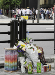 日本秋葉原血案5周年民眾赴事發現場獻花祈福