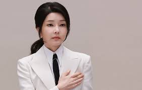 韓前總統夫人金建希弊案一審被求刑15年 “明年1月宣判”