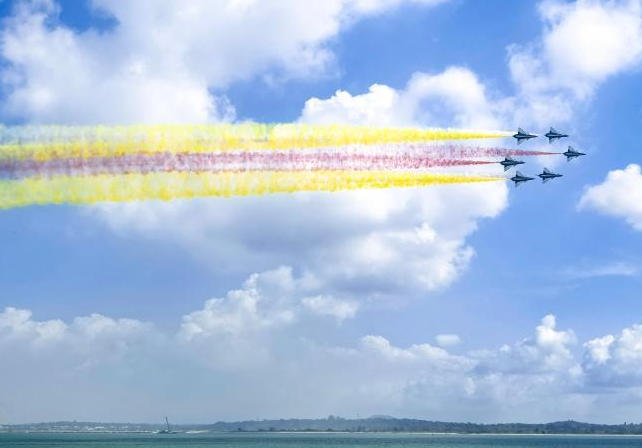 八一飛行表演隊跨越山海架起友誼橋梁