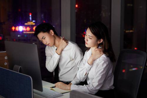 久坐傷身！中醫教你三組動作緩解肩頸疲勞