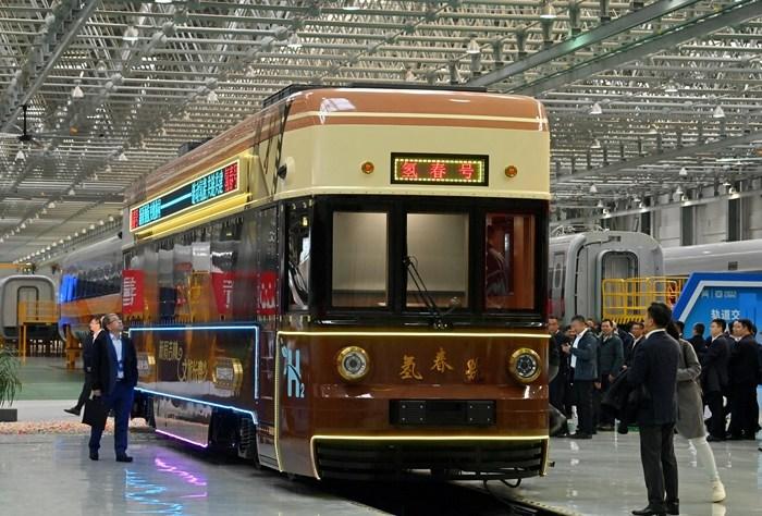 中國首列氫能文旅列車“氫春號”在長春下線