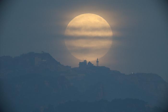 本年度最大“超級月亮”亮相天宇