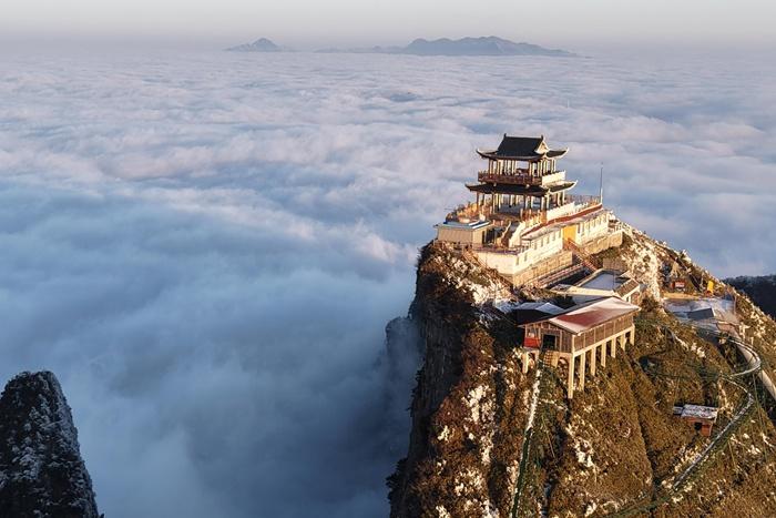 四川萬源八臺(tái)山云海、日出、佛光、雪景同框